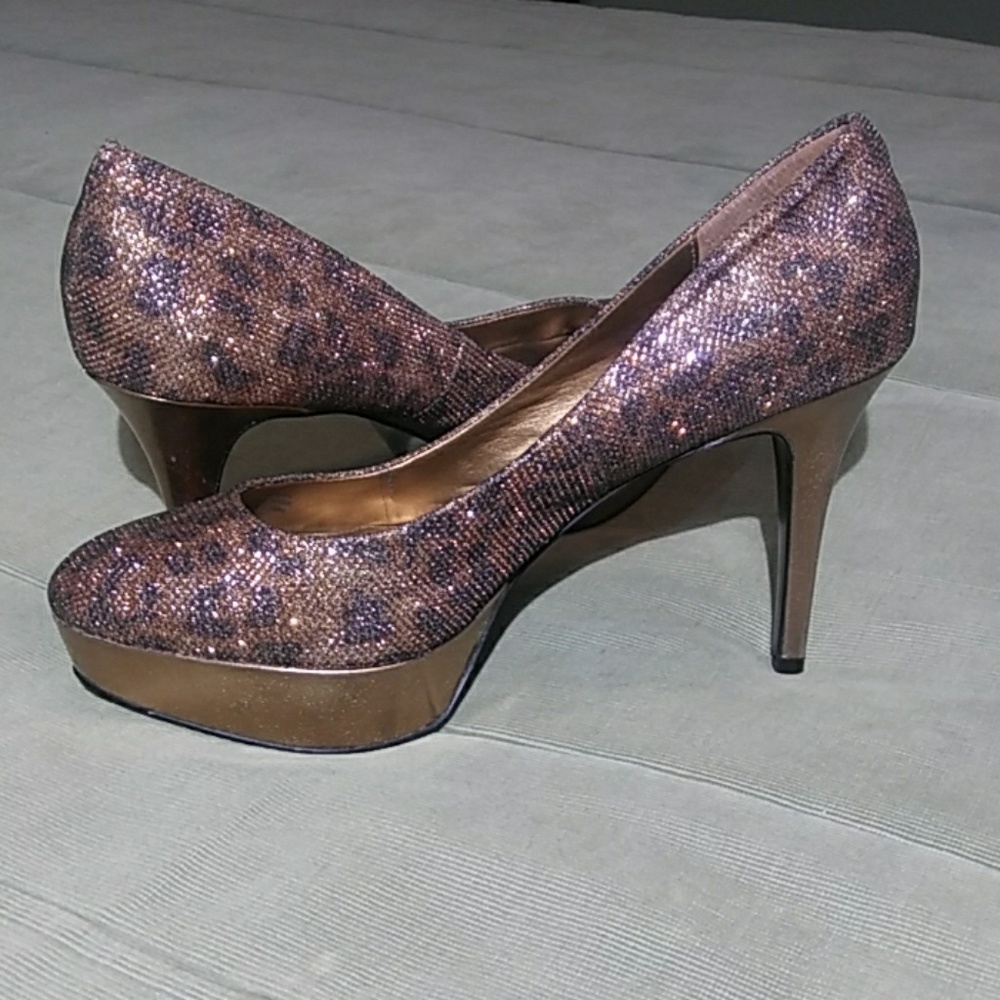 Guess gold shimmery high heel platform shoes